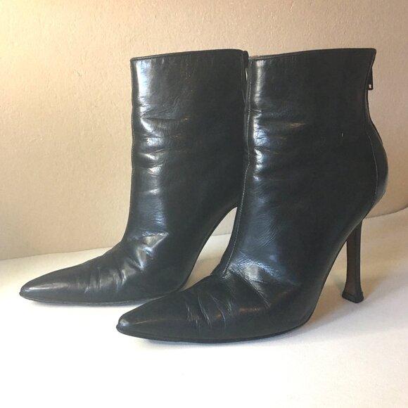 MANOLO BLAHNIK Black Leather Point Toe Ankle Boots  💋 SIZE 38 - Picture 3 of 16